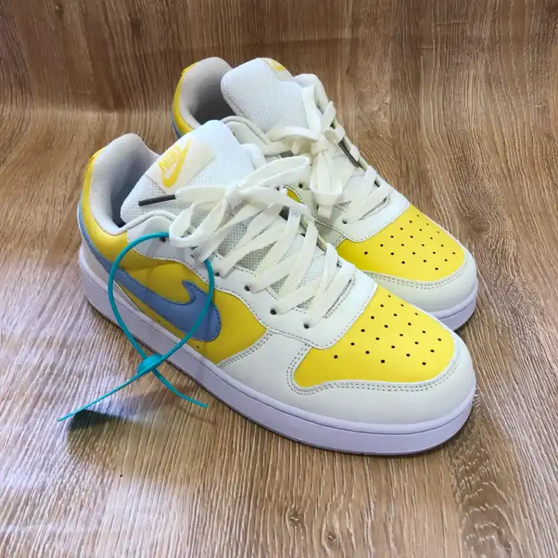 Tenis Nike color blanco y amarillo 
