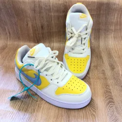 Tenis Nike color blanco y amarillo 