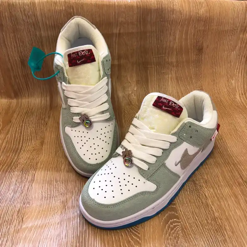Tenis Nike color gris verdoso