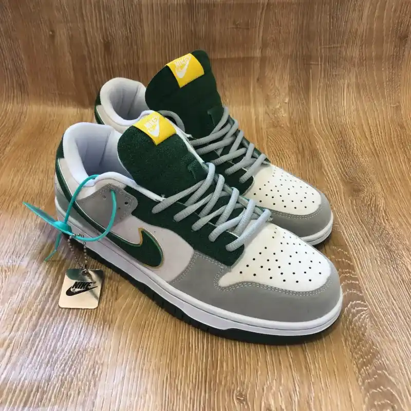 Tenis Nike color verde y gris
