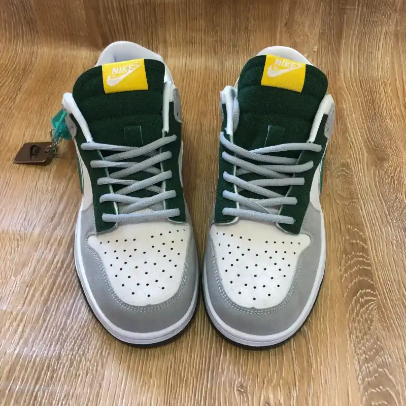 Tenis Nike color verde y gris