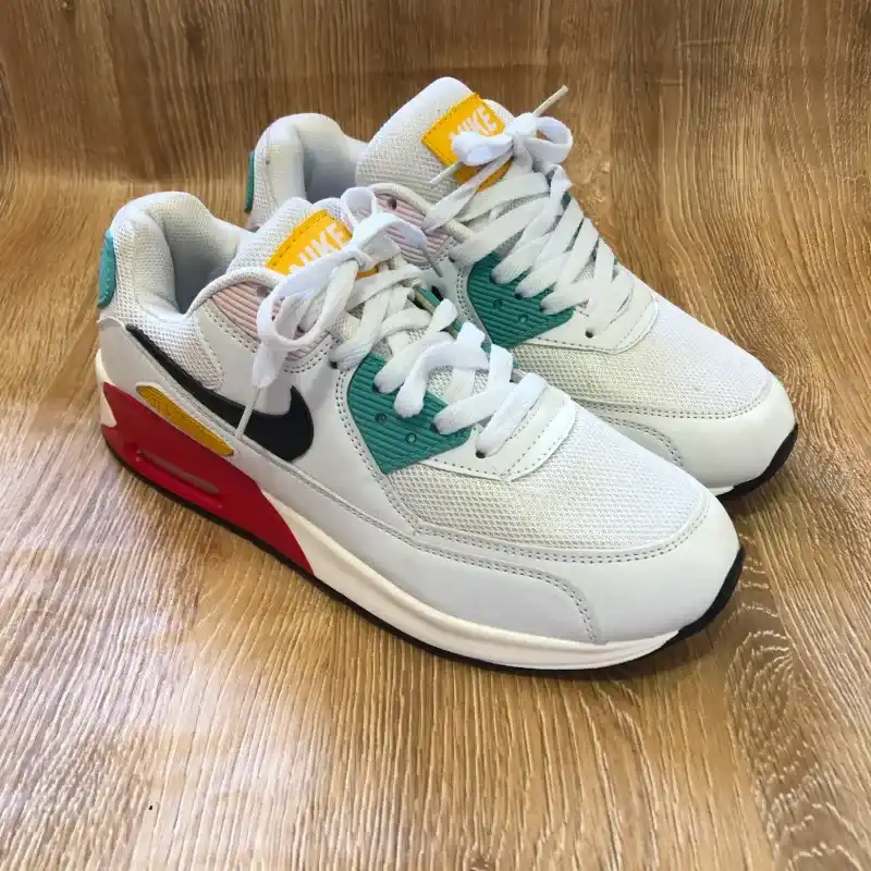 Tenis Nike de varios colores 