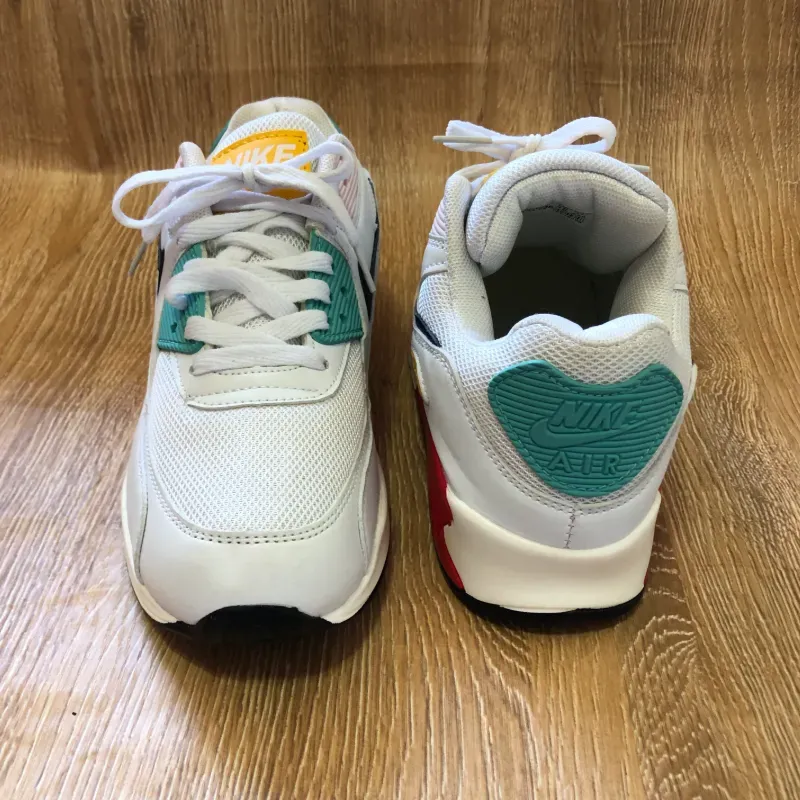 Tenis Nike de varios colores 