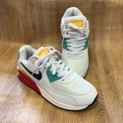 Tenis Nike de varios colores 