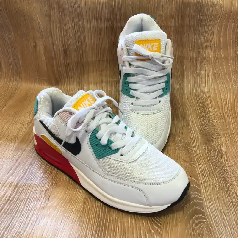 Tenis Nike de varios colores 