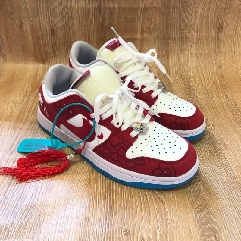 Tenis Nike rojos y blancos