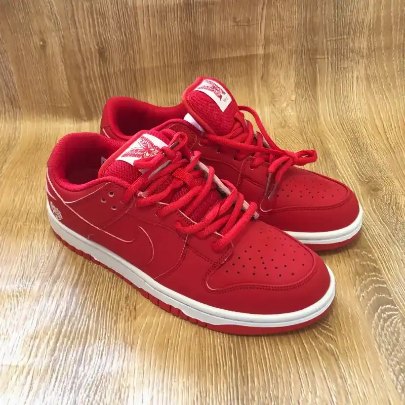 Tenis Nike SB color rojo