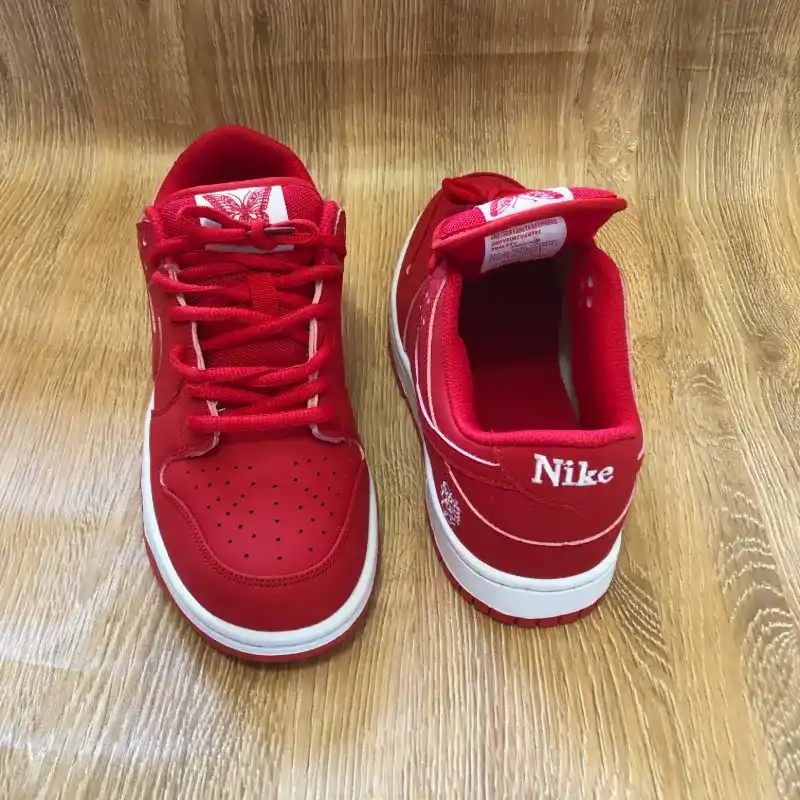 Tenis Nike SB color rojo