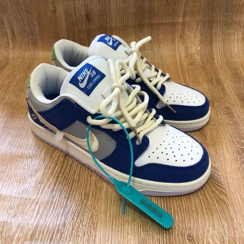 Tenis Nike SB Dunk Lowpro color azul y blanco 