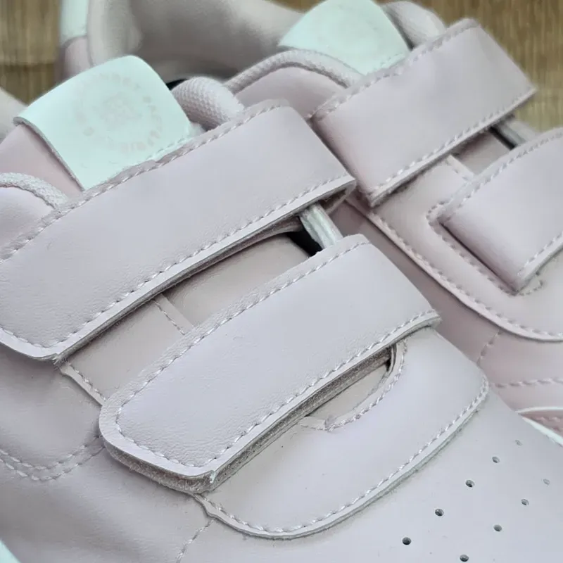 Tenis rosado de pegueta