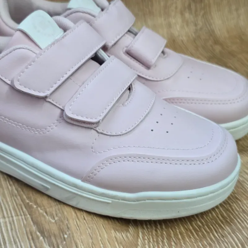 Tenis rosado de pegueta