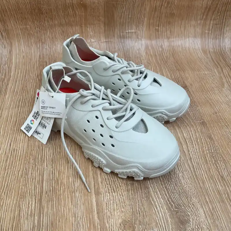 Tenis Zara color gris 