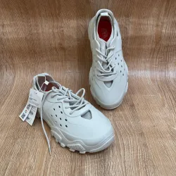 Tenis Zara color gris 