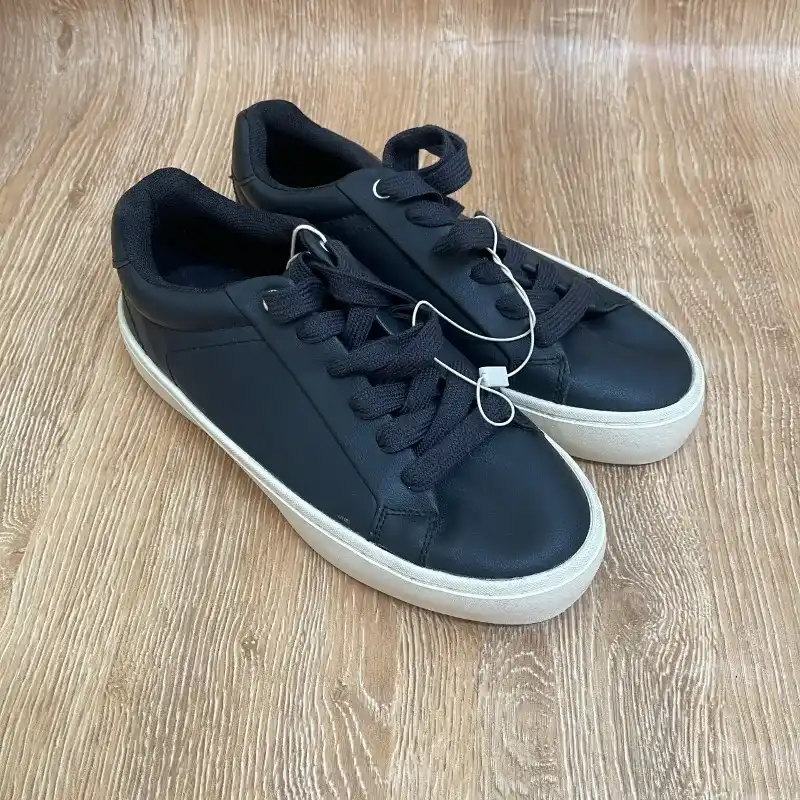 Tenis Zara color negro 