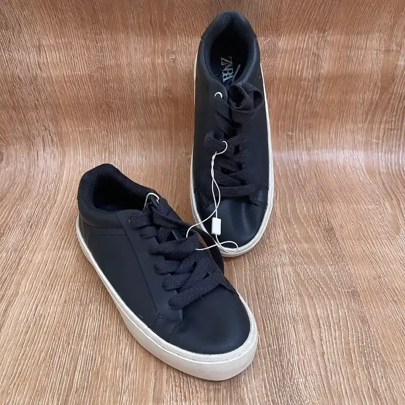 Tenis Zara color negro 