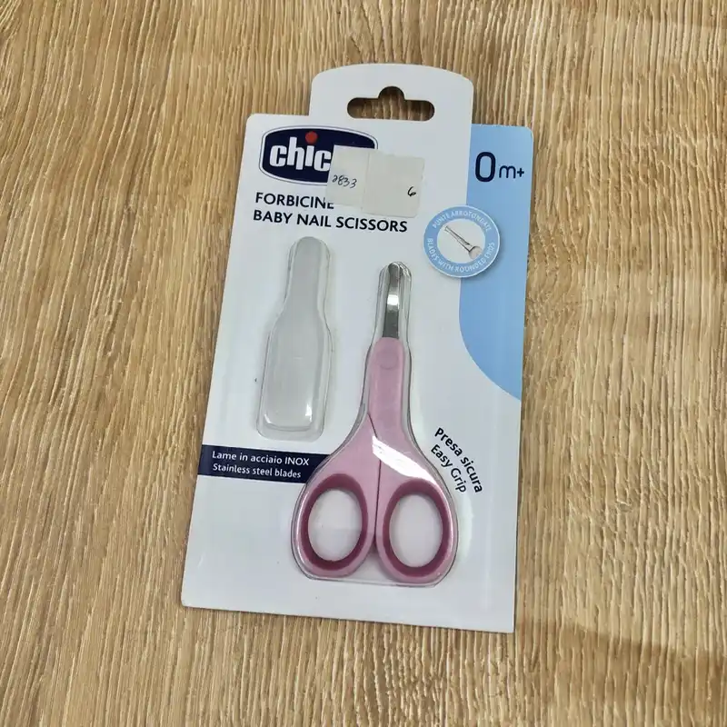 Tijeras para cortar uñas color rosado