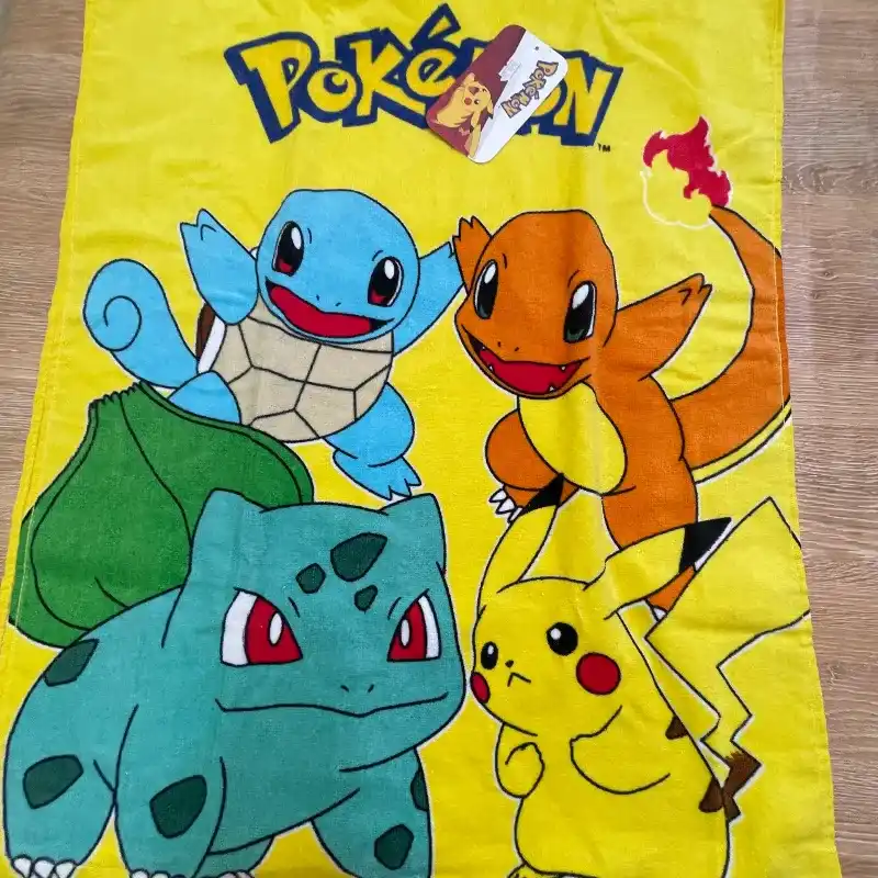 Toalla con gorro de Pikachu 