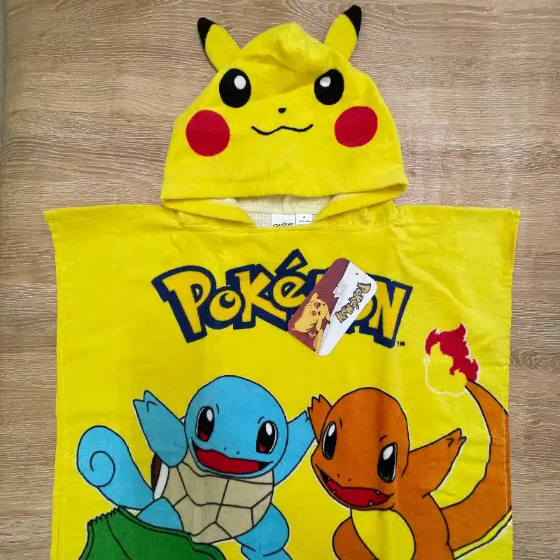 Toalla con gorro de Pikachu 