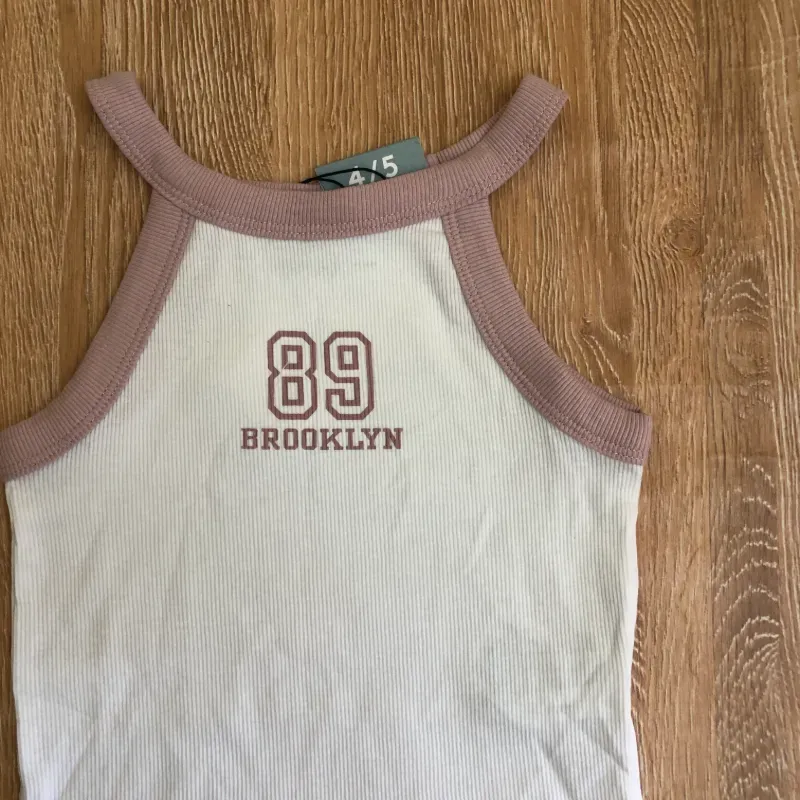 Top "89 Brooklyn" color rosado