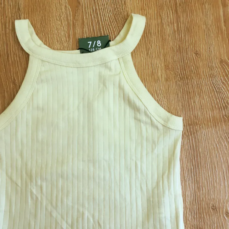 Top color amarillo 