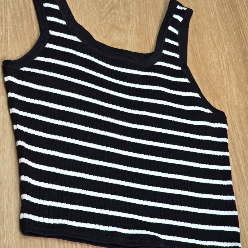Top Negro con Rayas blancas
