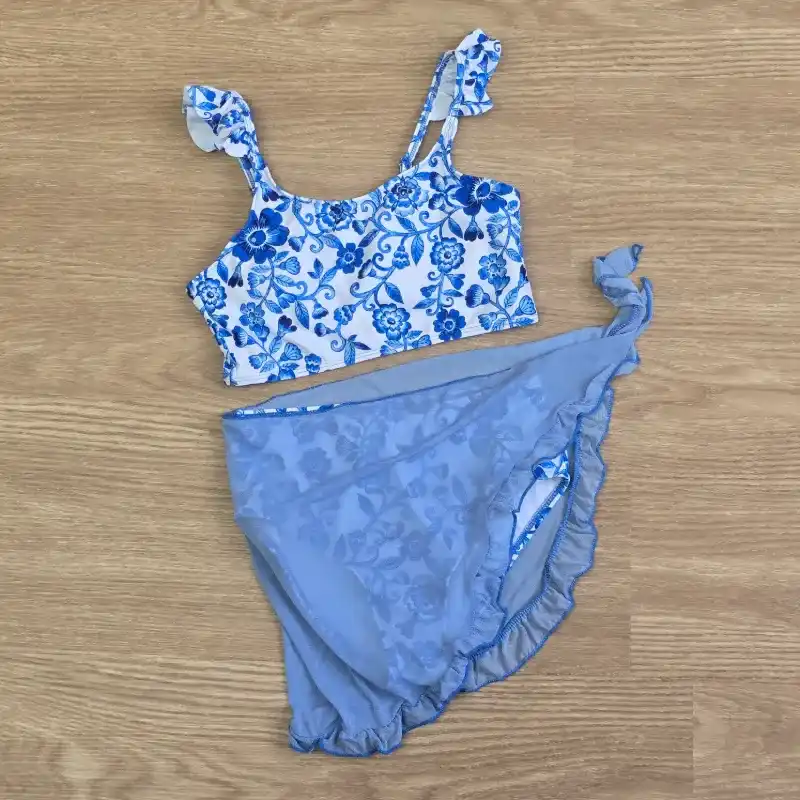 Traje de Baño azul con flores y Paredo