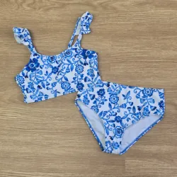 Traje de Baño azul con flores y Paredo