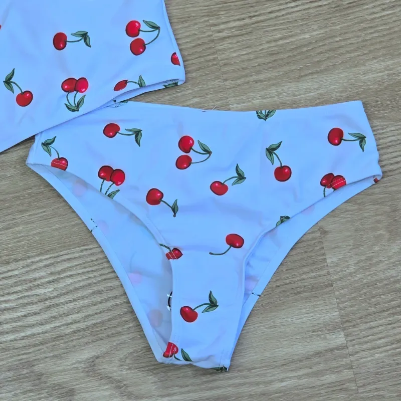 Traje de Baño Bikini blanco con cerezas