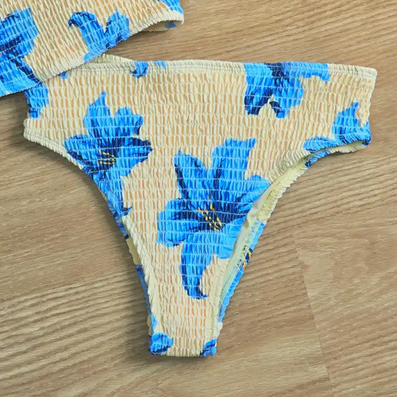Traje de Baño Bikini color amarillo con flores azules