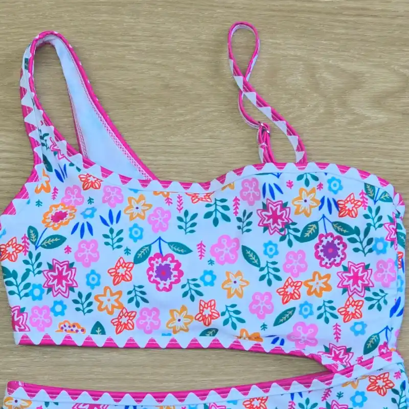 Traje de baño con estampado flor de colores