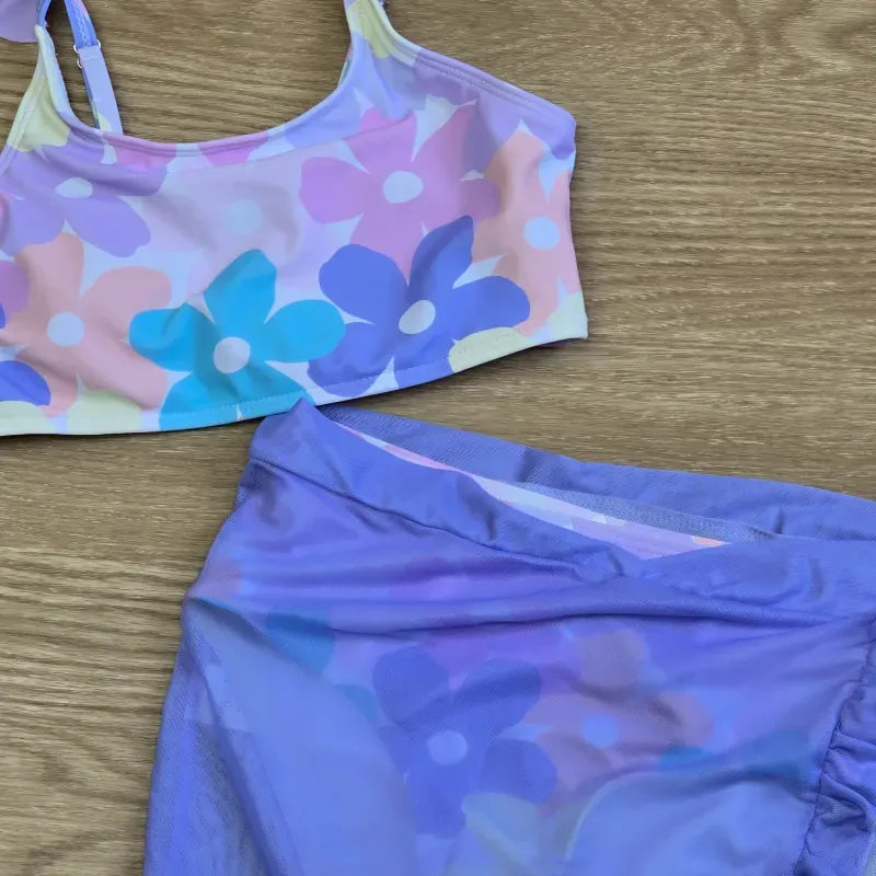 Traje de baño de 3 piezas de flores moradas y rosa