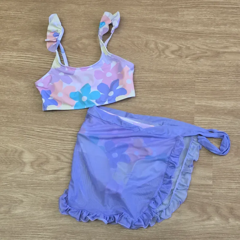 Traje de baño de 3 piezas de flores moradas y rosa