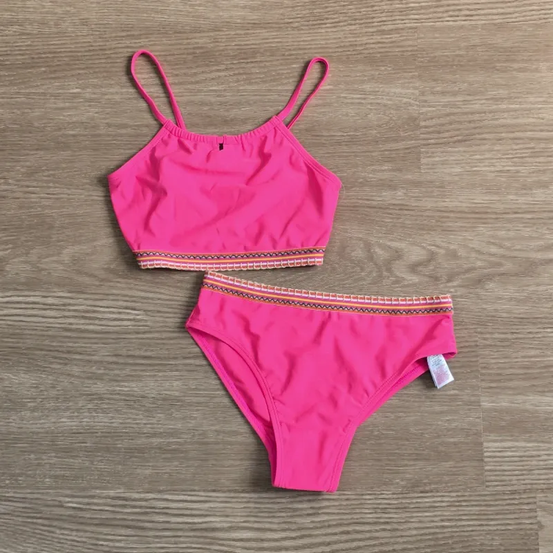 Traje de Baño Dos piezas rosa con detalles bordados