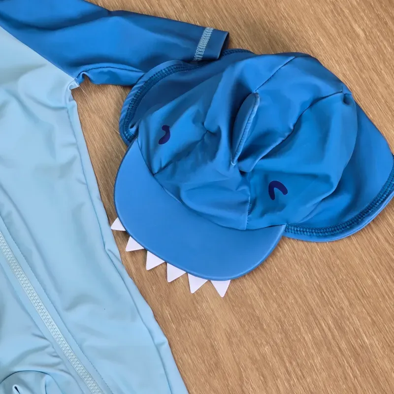 Traje de Baño enterizo con gorra de Tiburón