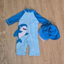 Traje de Baño enterizo con gorra de Tiburón