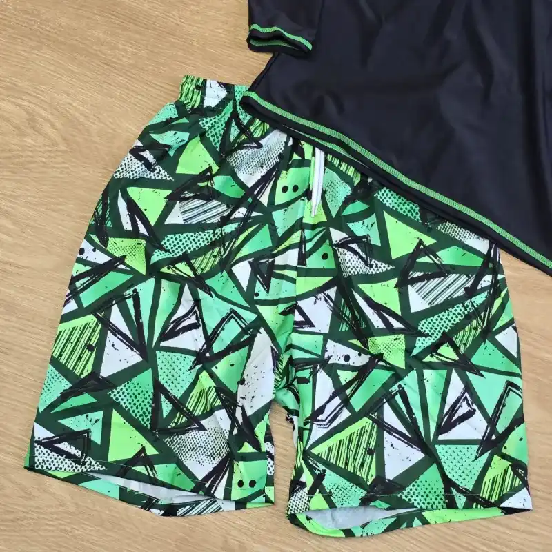 Traje de baño mangas largas color negro y verde