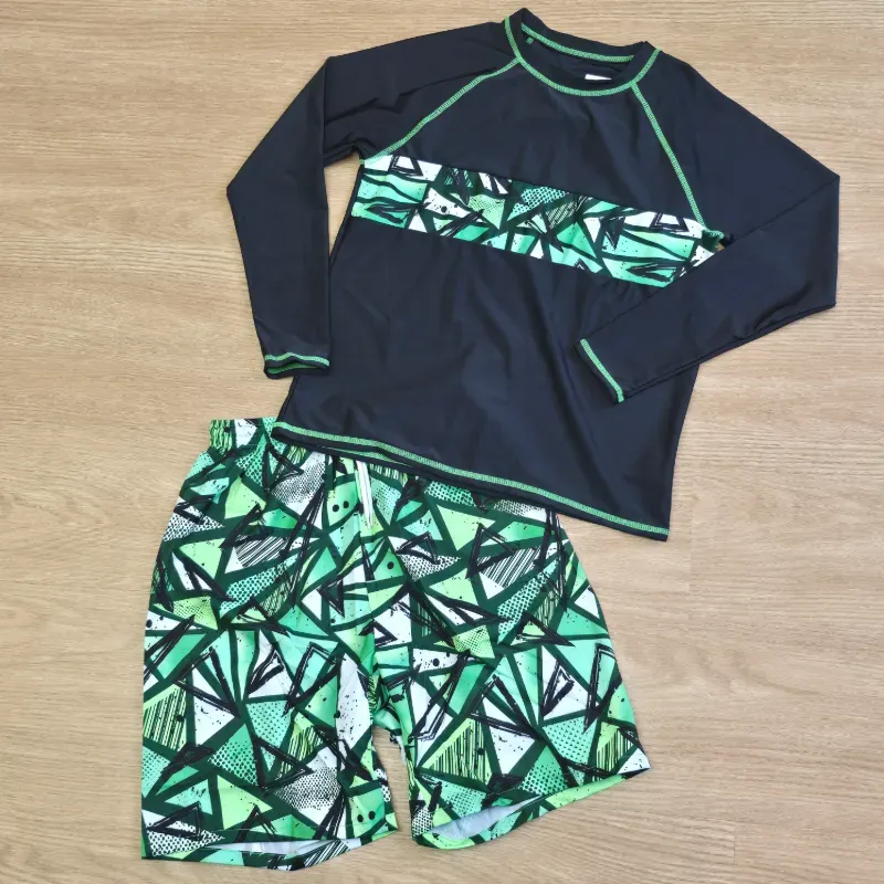 Traje de baño mangas largas color negro y verde