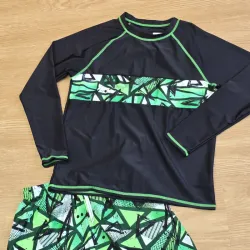 Traje de baño mangas largas color negro y verde