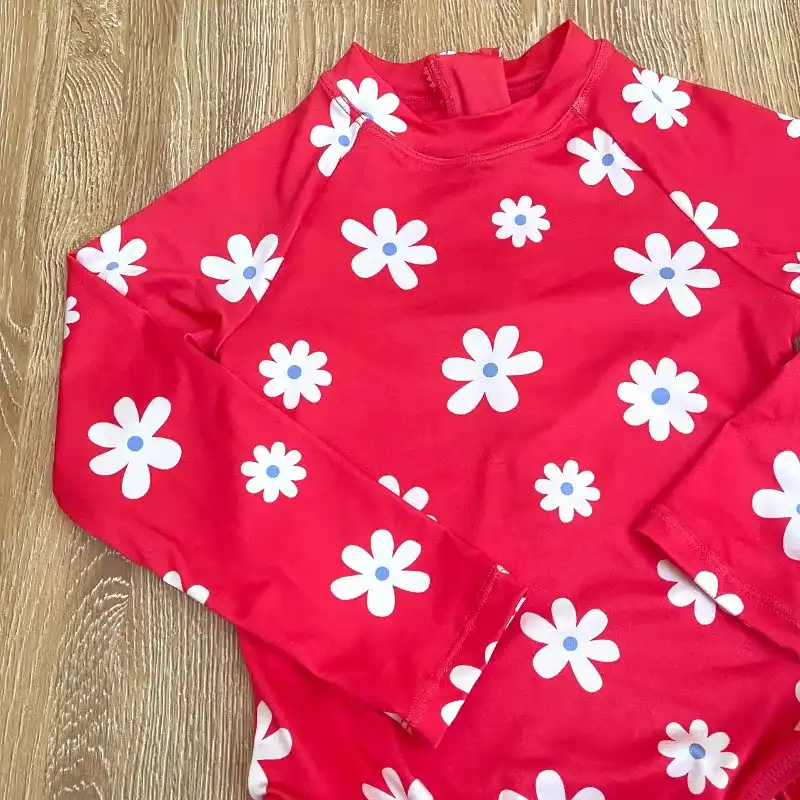 Trusa de mangas largas color rojo con flores