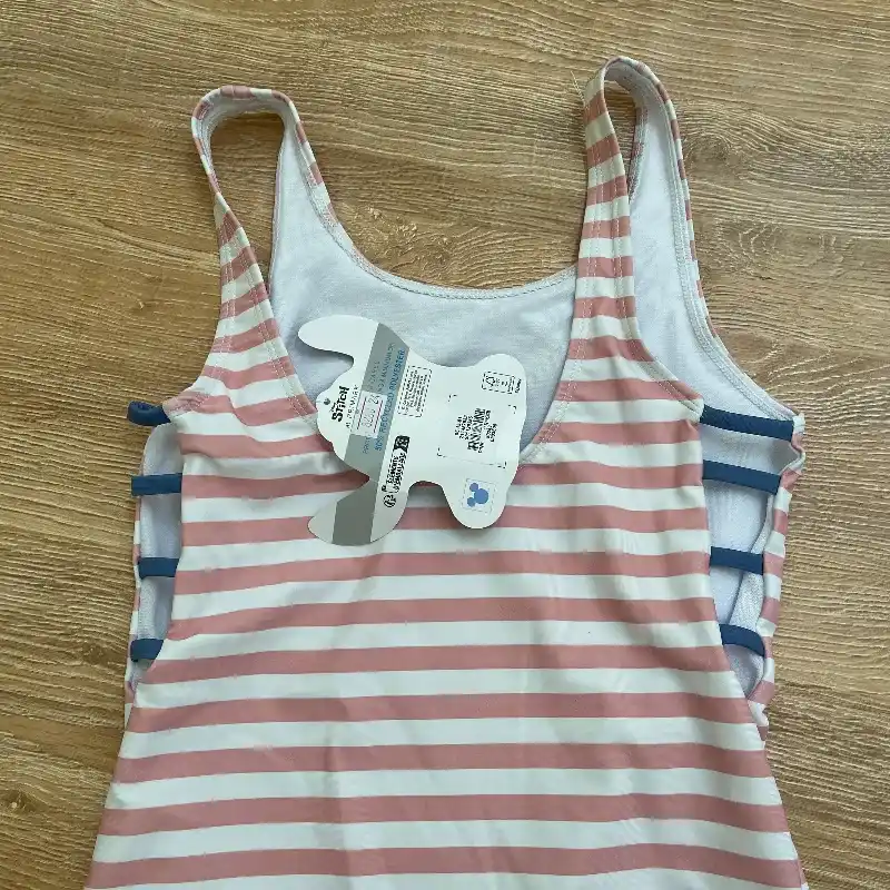 Trusa de rayas rosadas y blancas con Stitch 