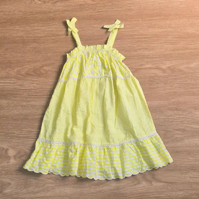 Vestido color amarillo con lazo