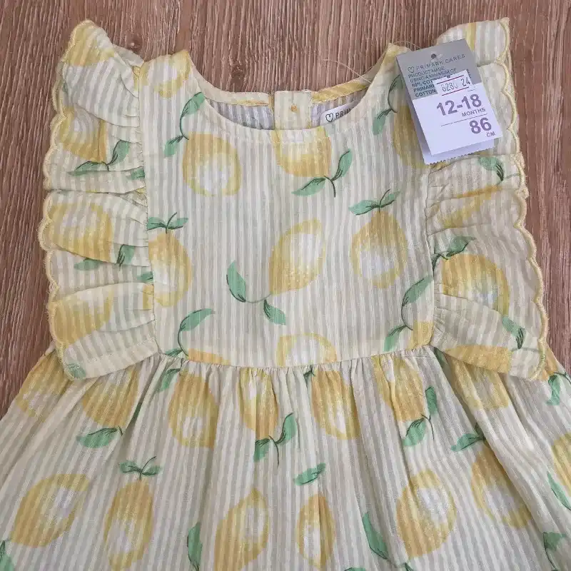 Vestido color amarillo con limones 