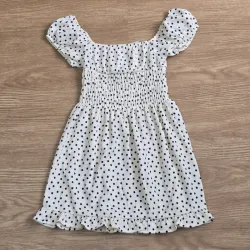 Vestido color beich con puntos veraniego
