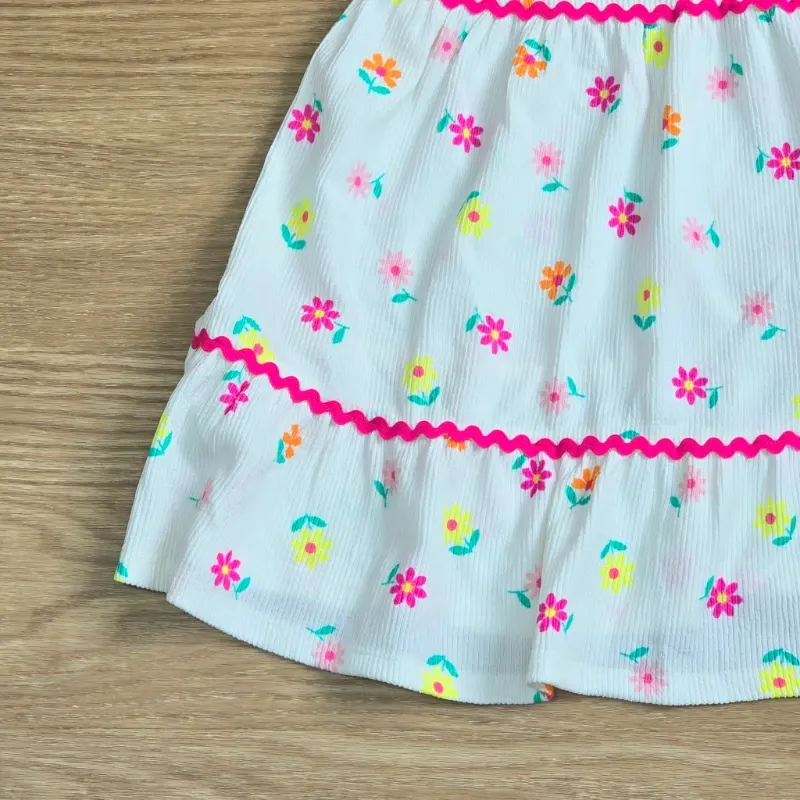 Vestido color blanco con flores coloridas con lazos