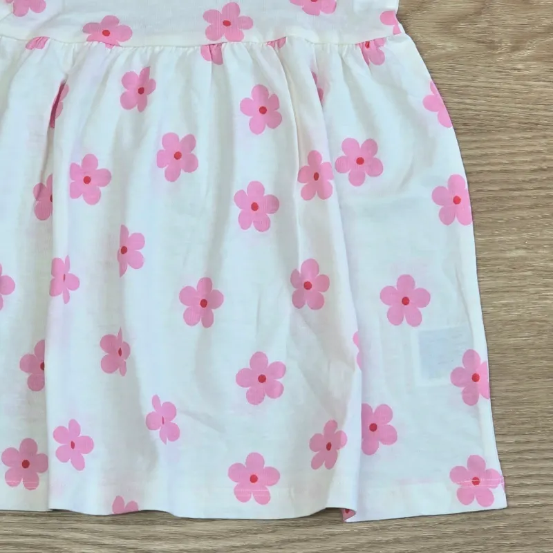 Vestido color blanco con flores rosadas