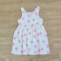 Vestido color blanco con flores rosadas