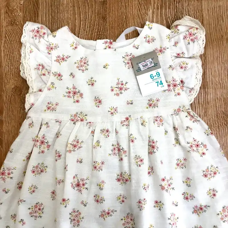 Vestido color blanco de flores