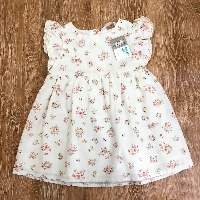 Vestido color blanco de flores