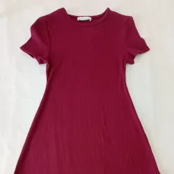 Vestido color rojo vino