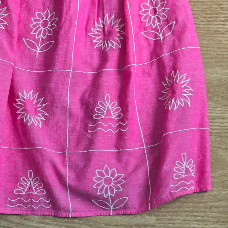 Vestido color rosa con bordados
